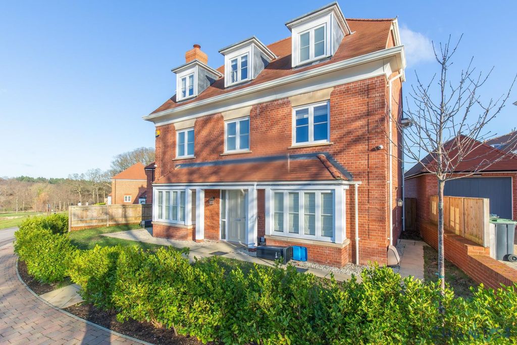 Property photo 1 of 16 5Bed Detached Homes For Sale In Trent Park