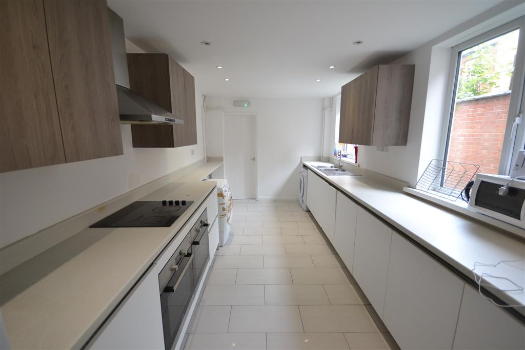 Property photo 3 of 26 Fitted Kitchen