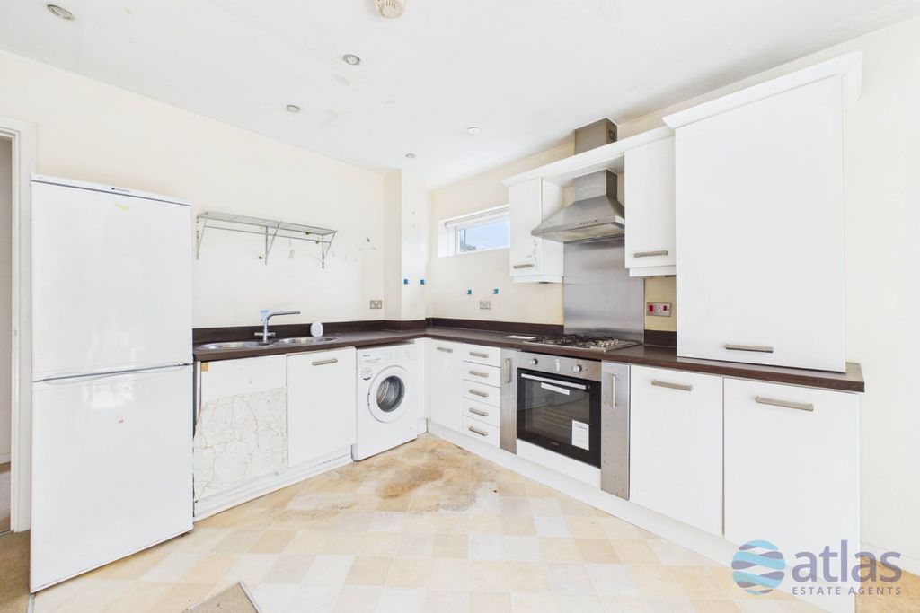 Property photo 2 of 6 Kitchen