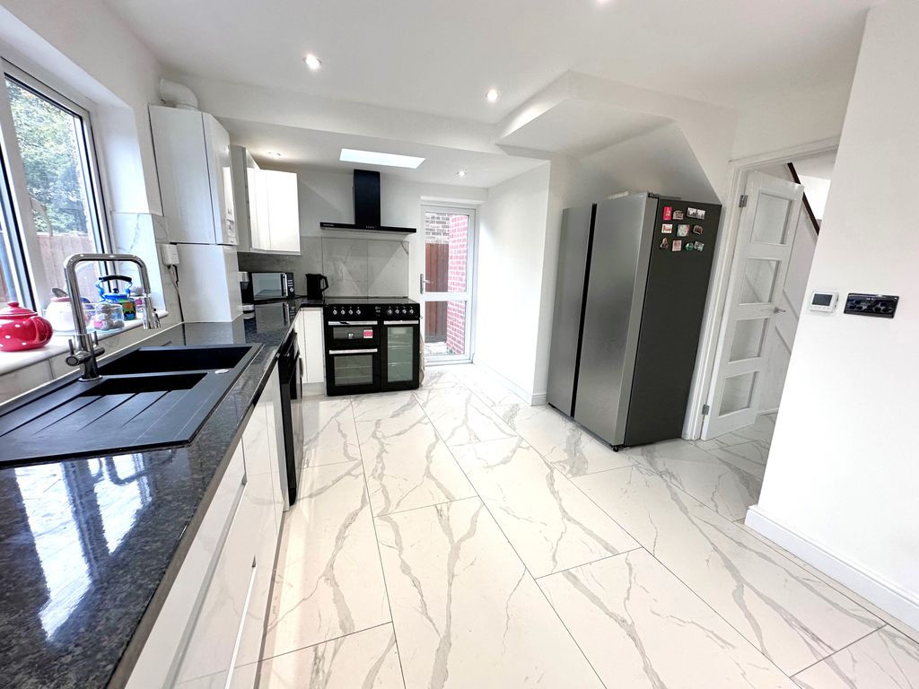 Property photo 3 of 18 Image