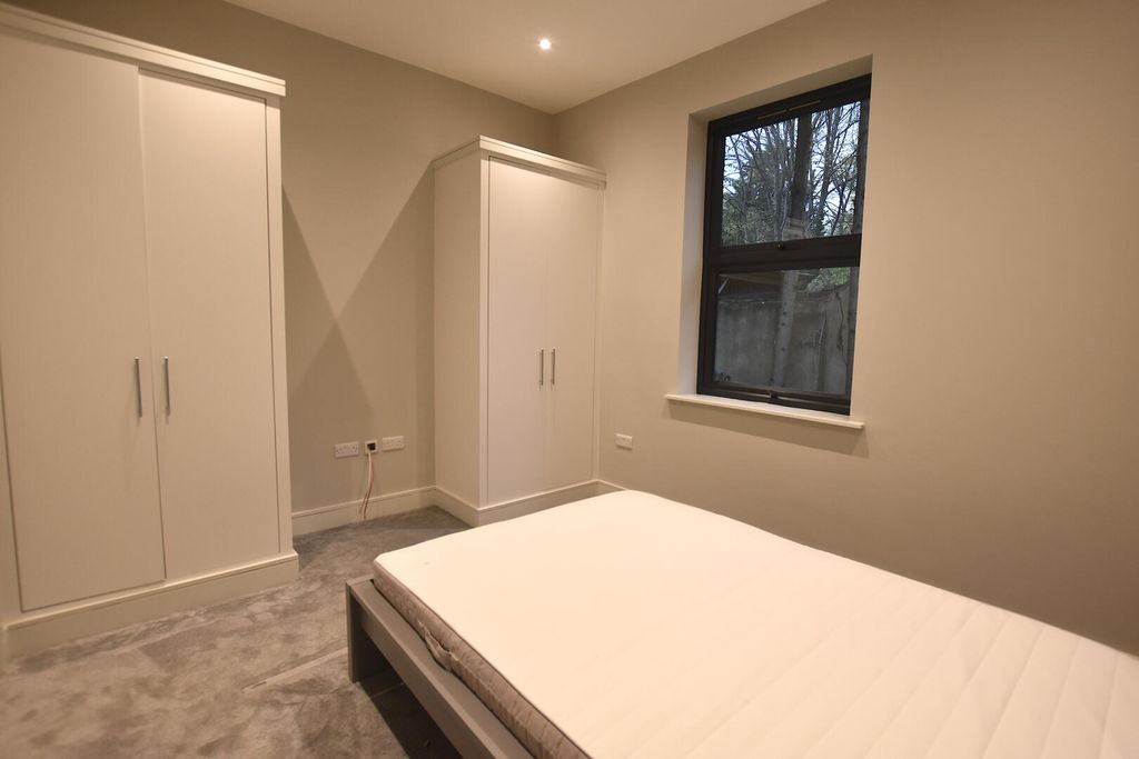 Property photo 3 of 5 Bedroom