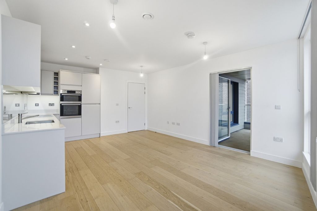 Property photo 3 of 12 4872812