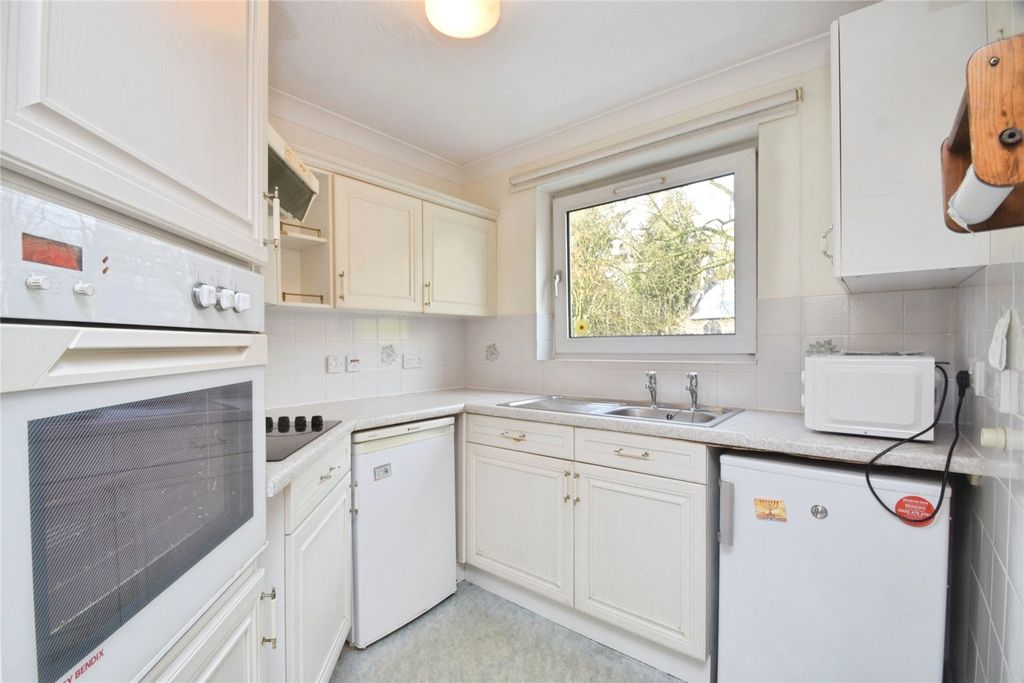 Property photo 2 of 9 Kitchen