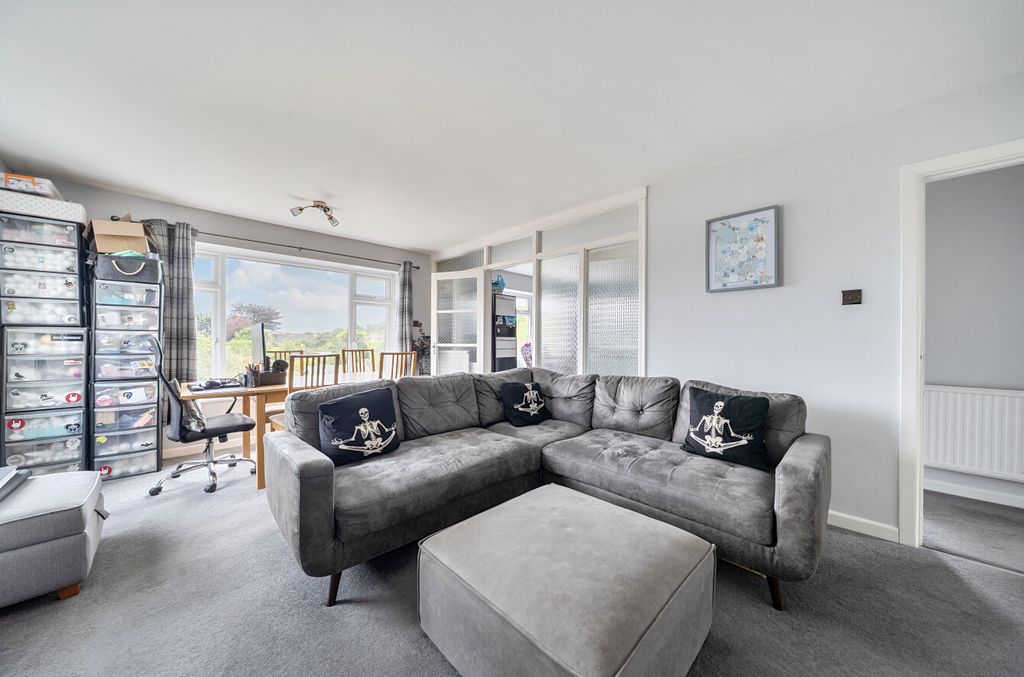 Property photo 2 of 12 1463729-8-6A06Fd0...