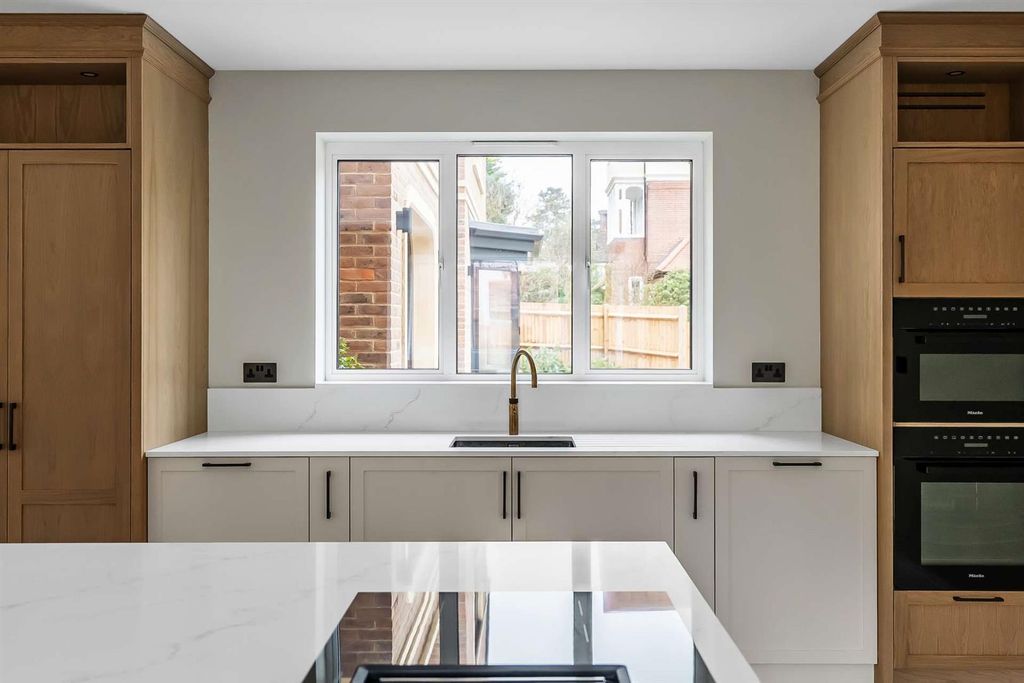Additional image 30 of 4 bed detached house for saleCross Lanes, Guildford GU1