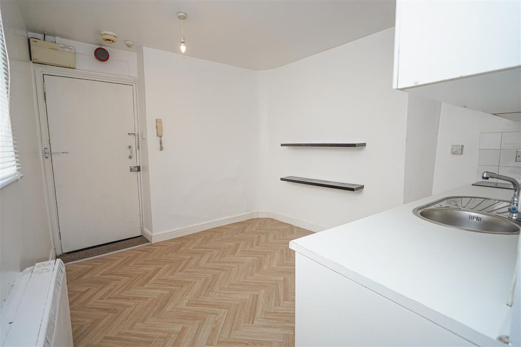 Additional image 4 of 1 bed flat for saleMarket Street, Appledore EX39
