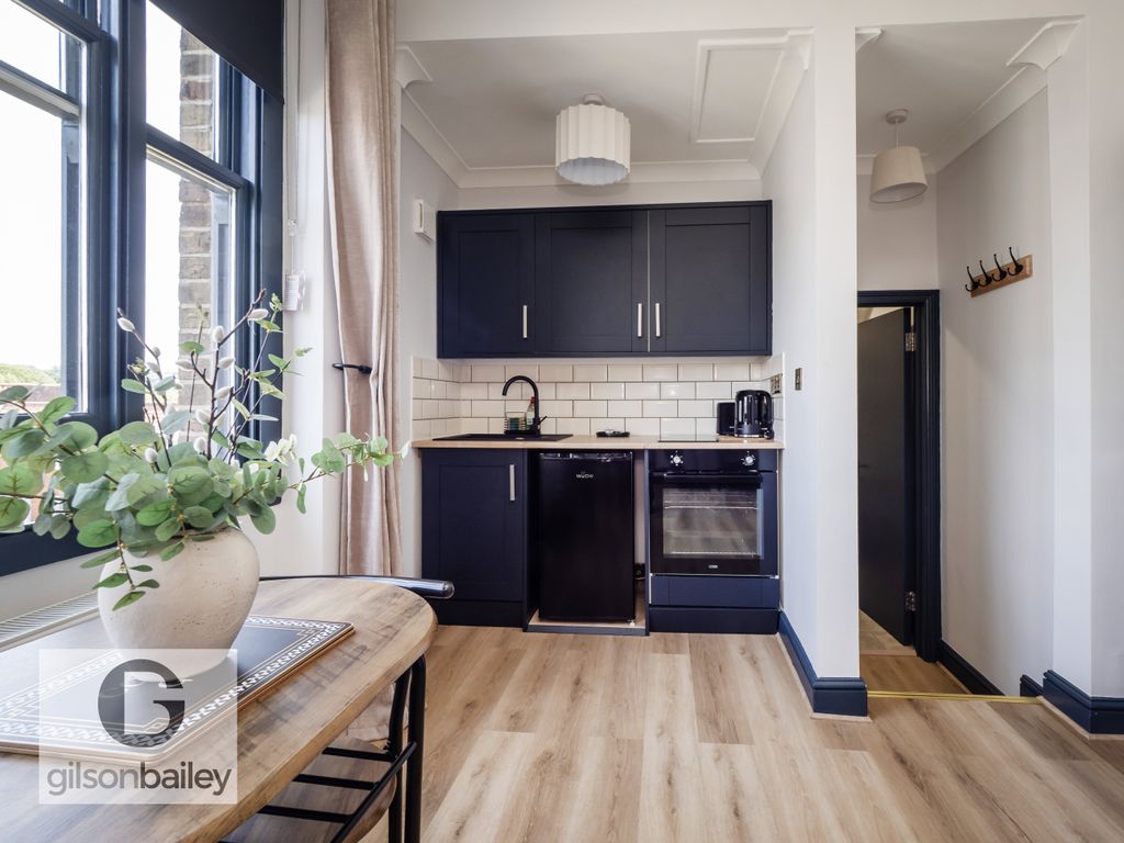 Property photo 1 of 11 5-Flat3 52Apowrd-20