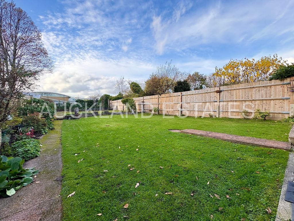 Property photo 2 of 16 Image00004 (14)-1763050105078