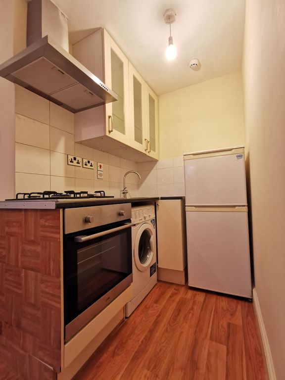 Property photo 3 of 10 Fully Fitted Kitchen