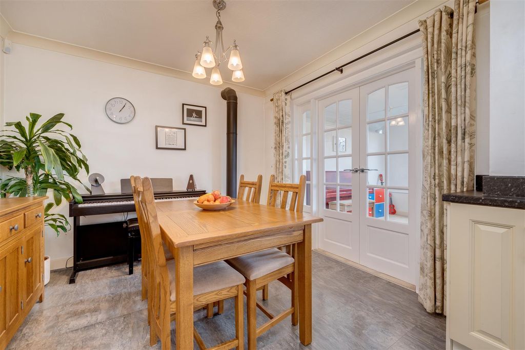 Property photo 3 of 25 Dining Area