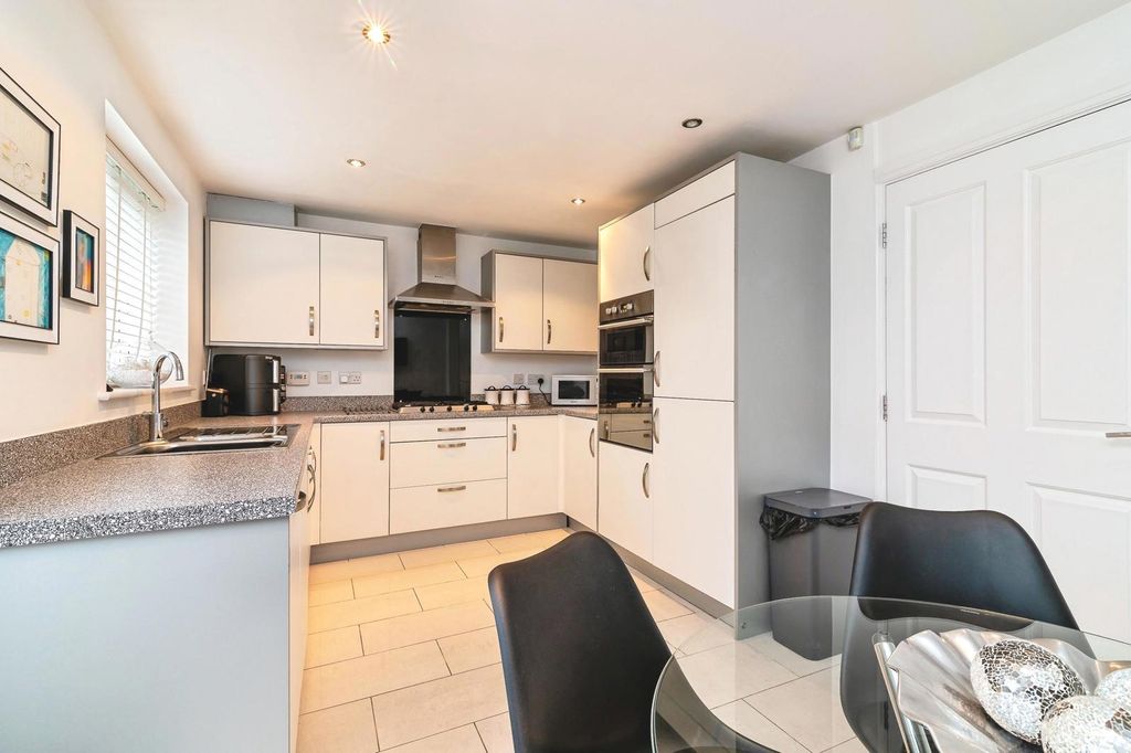 Property photo 3 of 22 Pbox-Img.Jpg