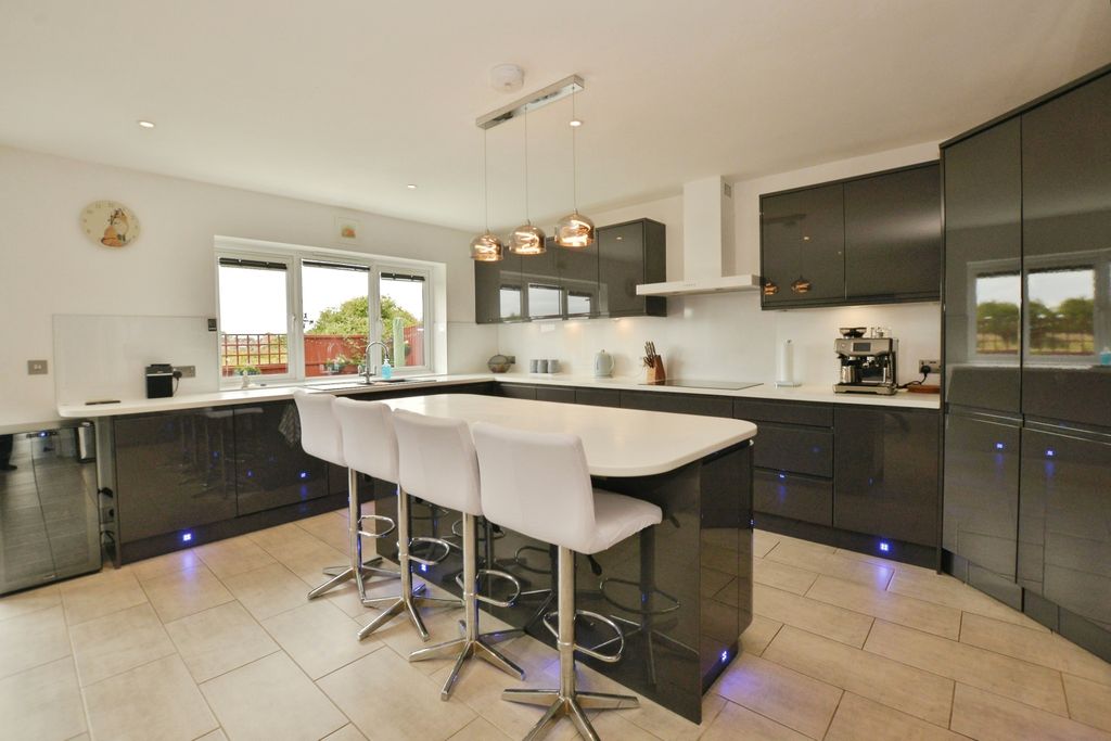 Property photo 3 of 29