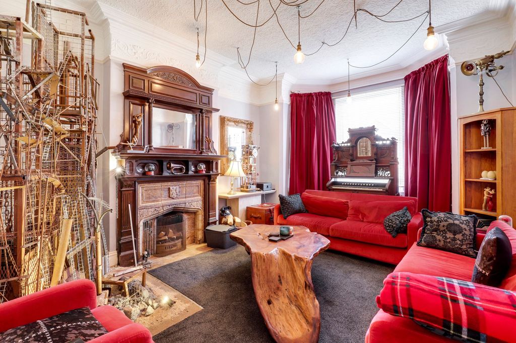 Property photo 2 of 19