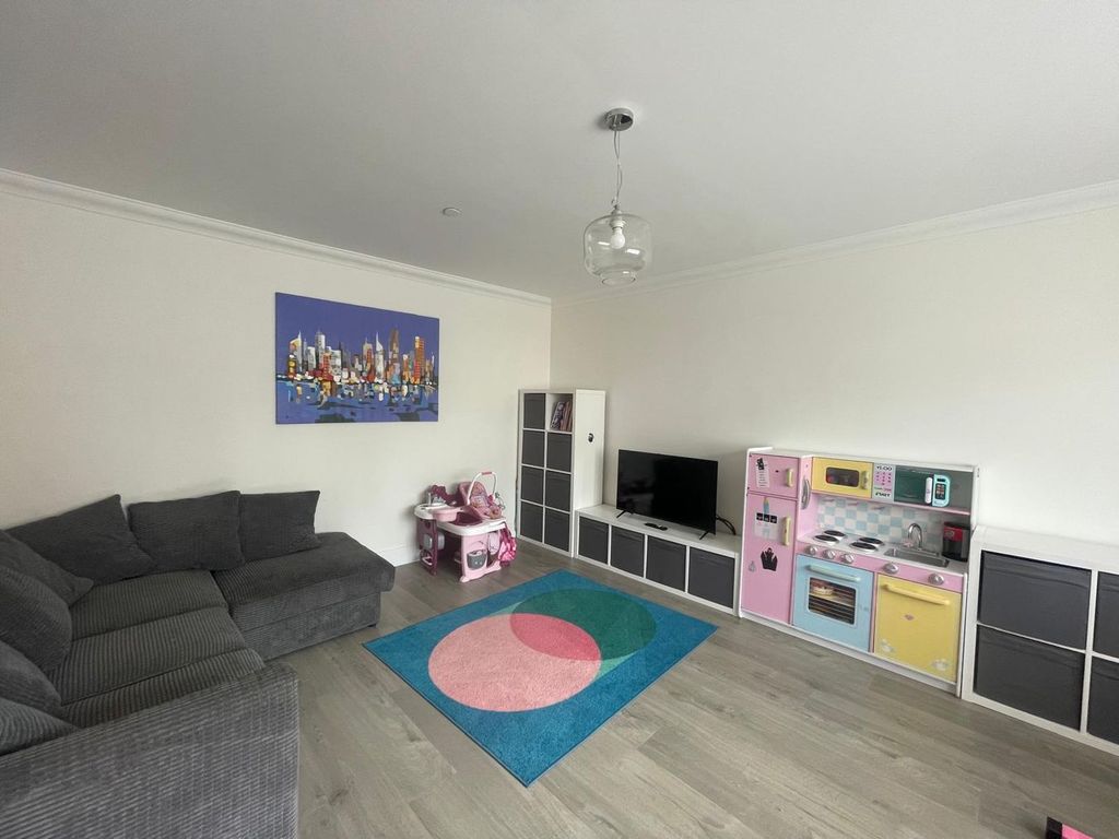 Property photo 3 of 27