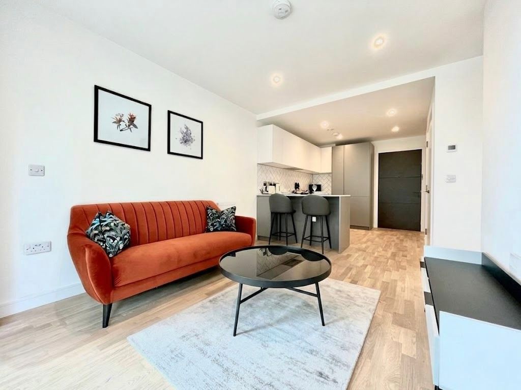 Property photo 1 of 10 Studio Flat To Rent