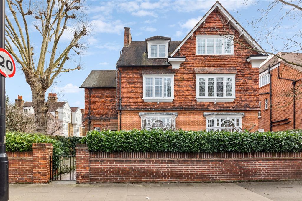 Property photo 1 of 13 The Avenue, W4 - For Sale