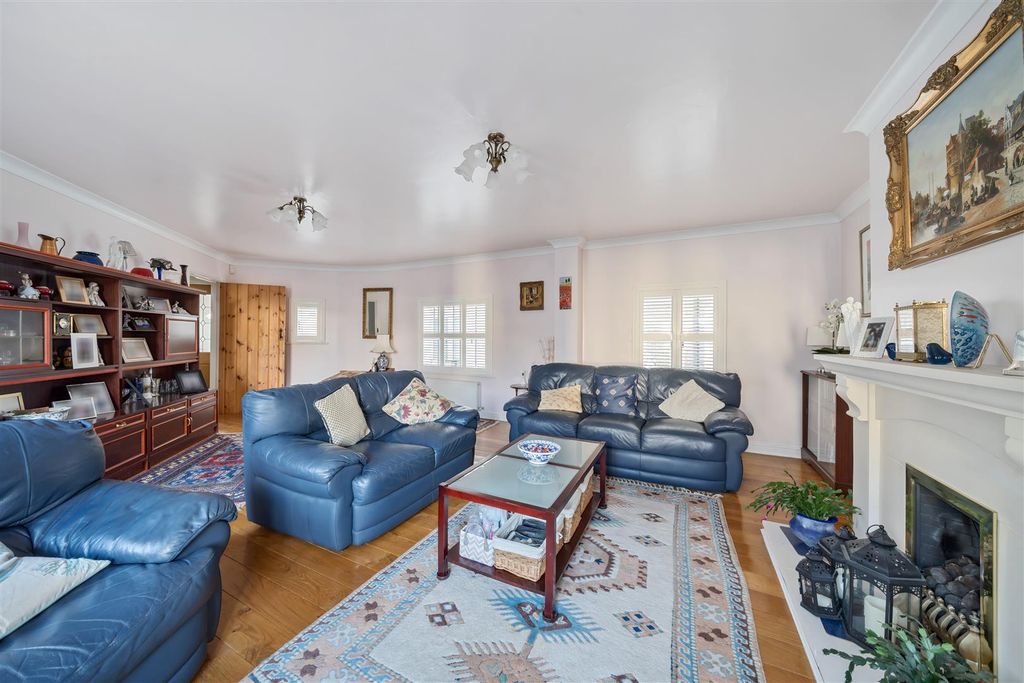 Property photo 2 of 14 1528014 - 6.Jpg