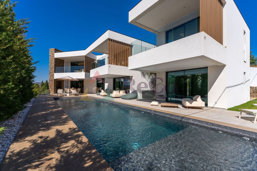 Property photo 1 of 55 Contemporary Oasis In Vale Formoso