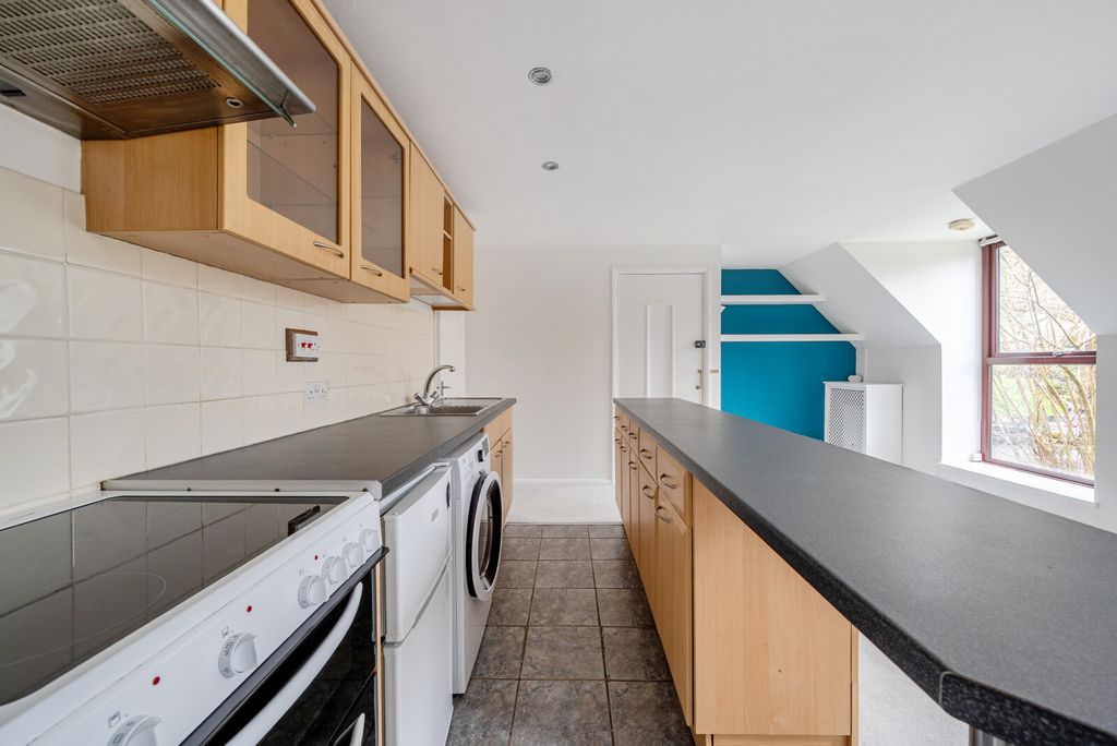 Property photo 3 of 11 1394850-6-694A912...