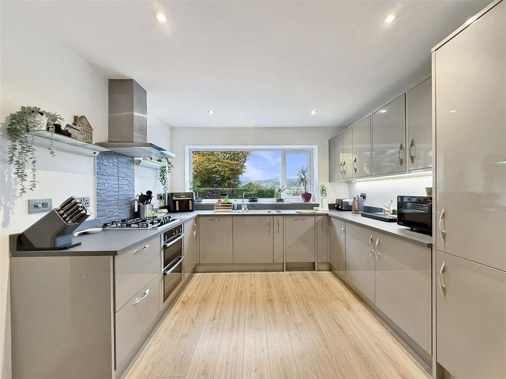 Property photo 2 of 17 Kitchen.Jpg