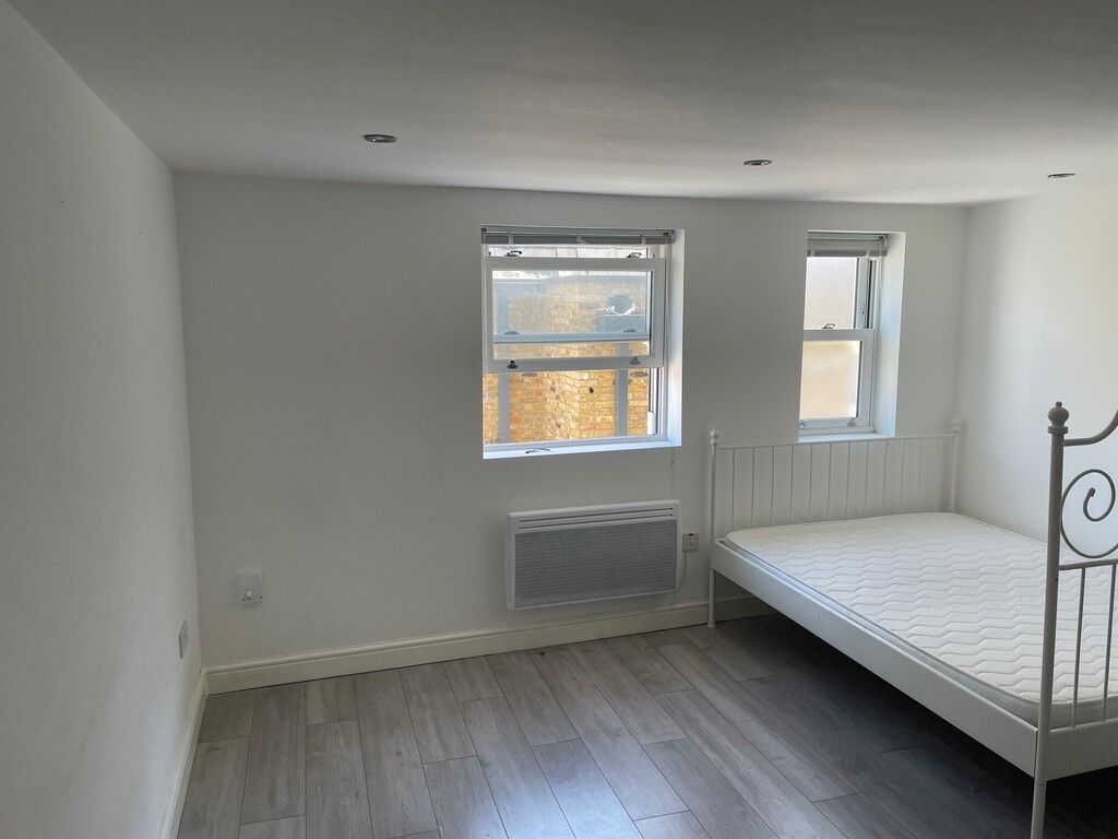 Property photo 2 of 5 Studio