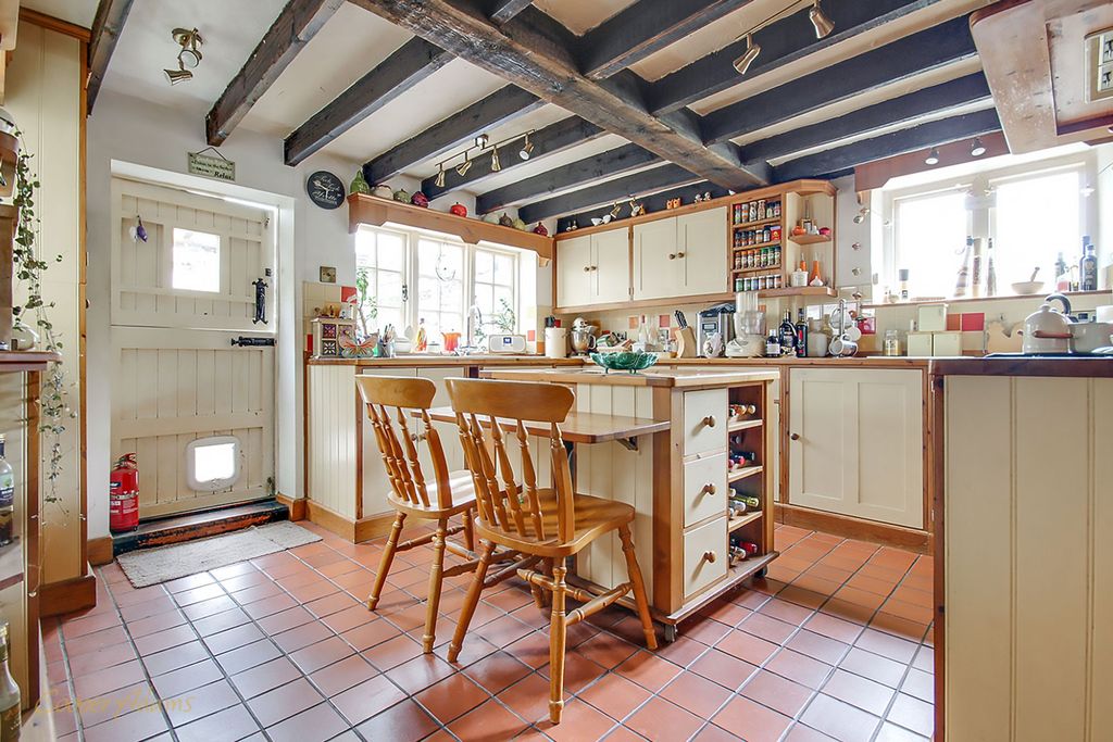 Property photo 2 of 10 Kitchen