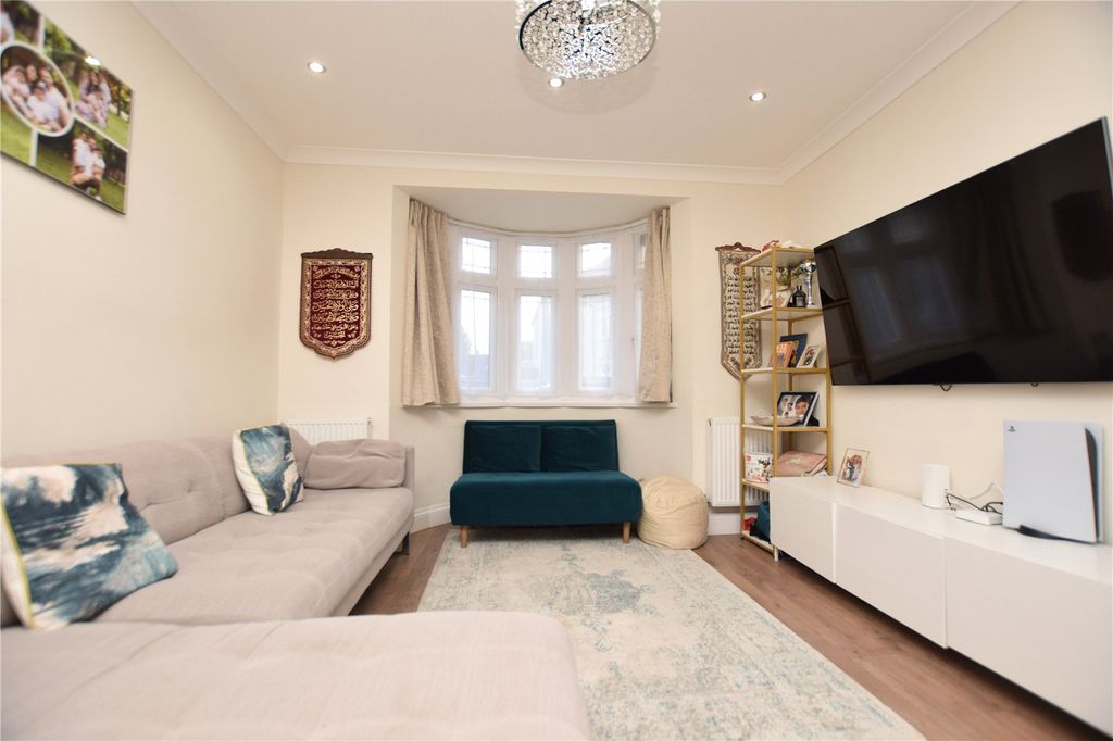 Property photo 2 of 17 Picture No. 14