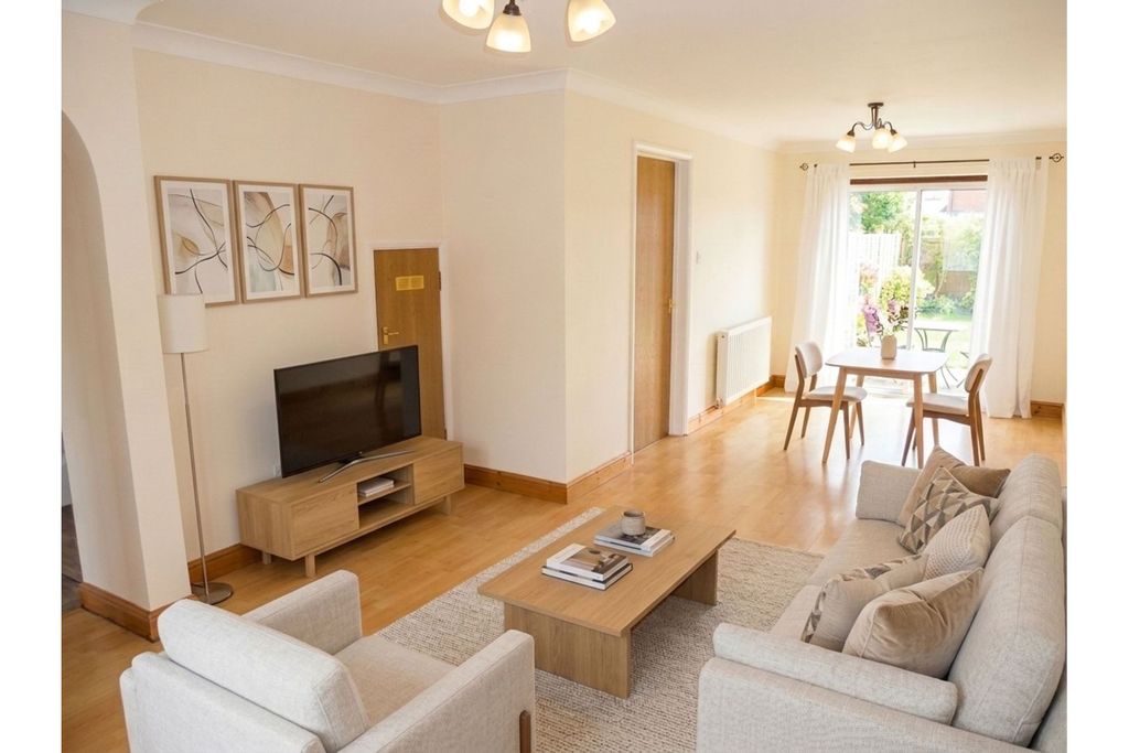 Property photo 2 of 10