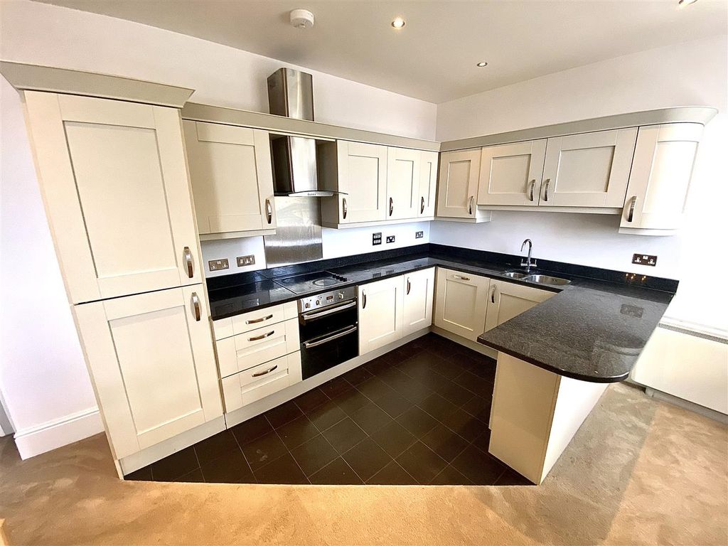 Property photo 3 of 13 Kitchen