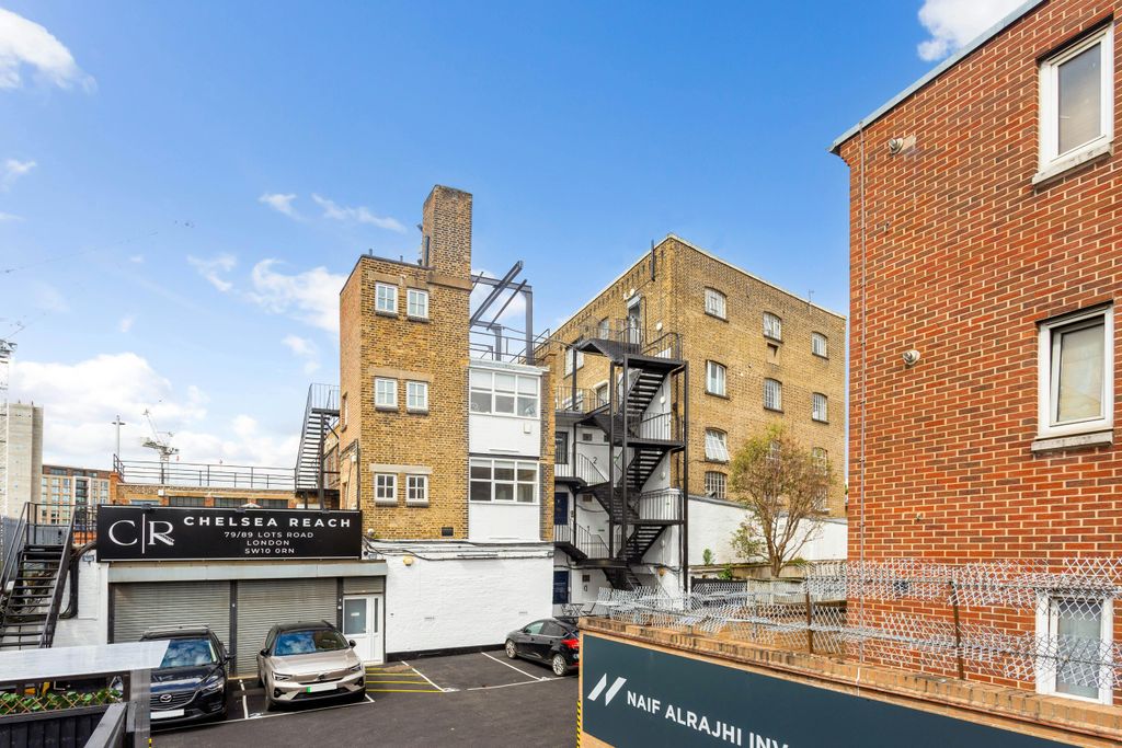 Property photo 1 of 10 Chelsea Reach Exterior