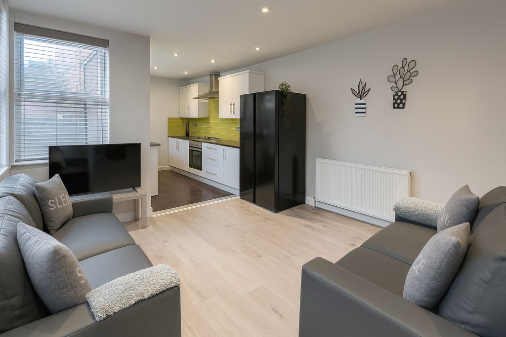 Property photo 2 of 10 Bright, Modern Open-Plan Living Room With Two Comf...