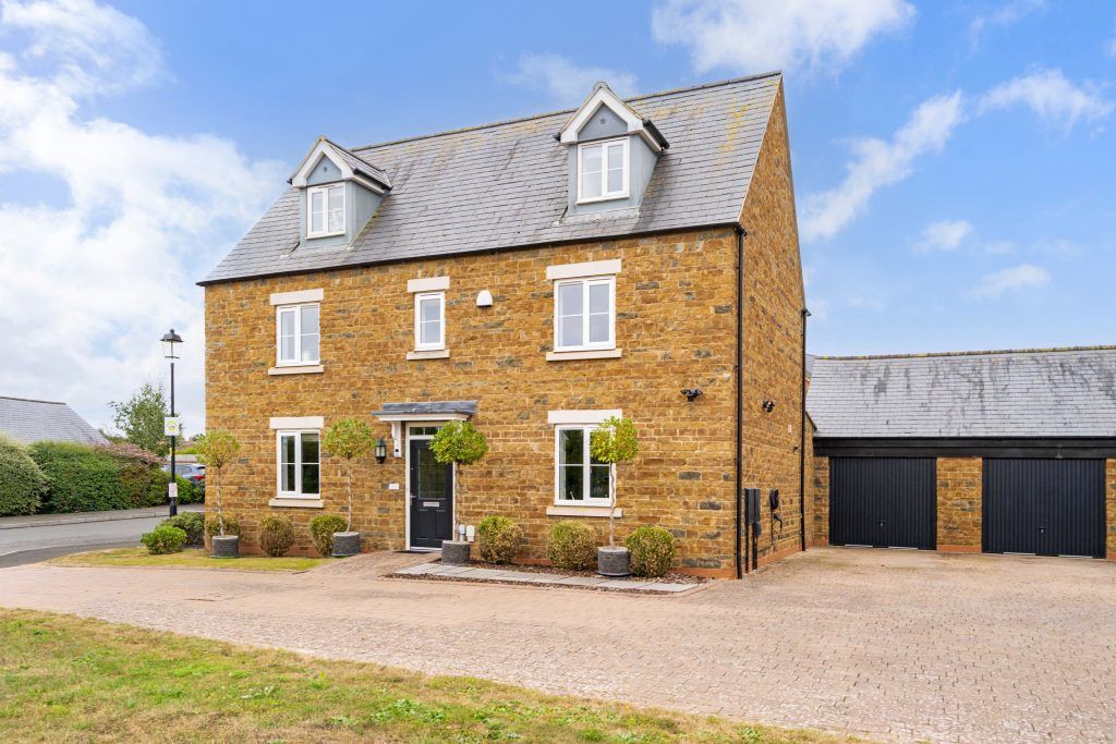 Property photo 2 of 43