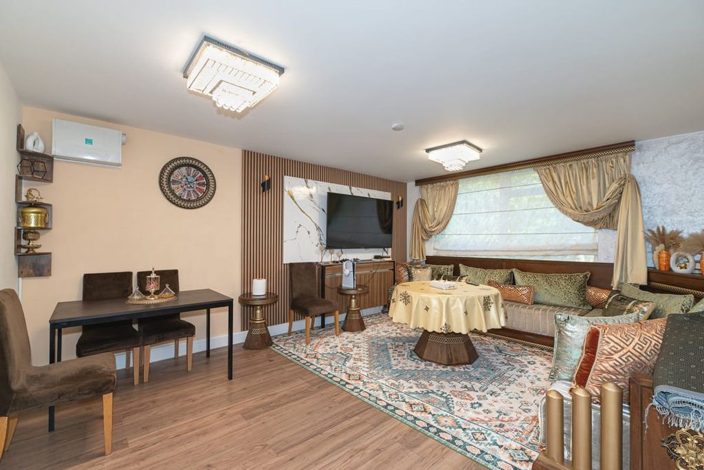 Property photo 2 of 10