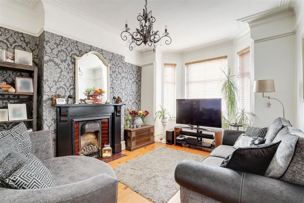 Property photo 2 of 22 5763.Jpg