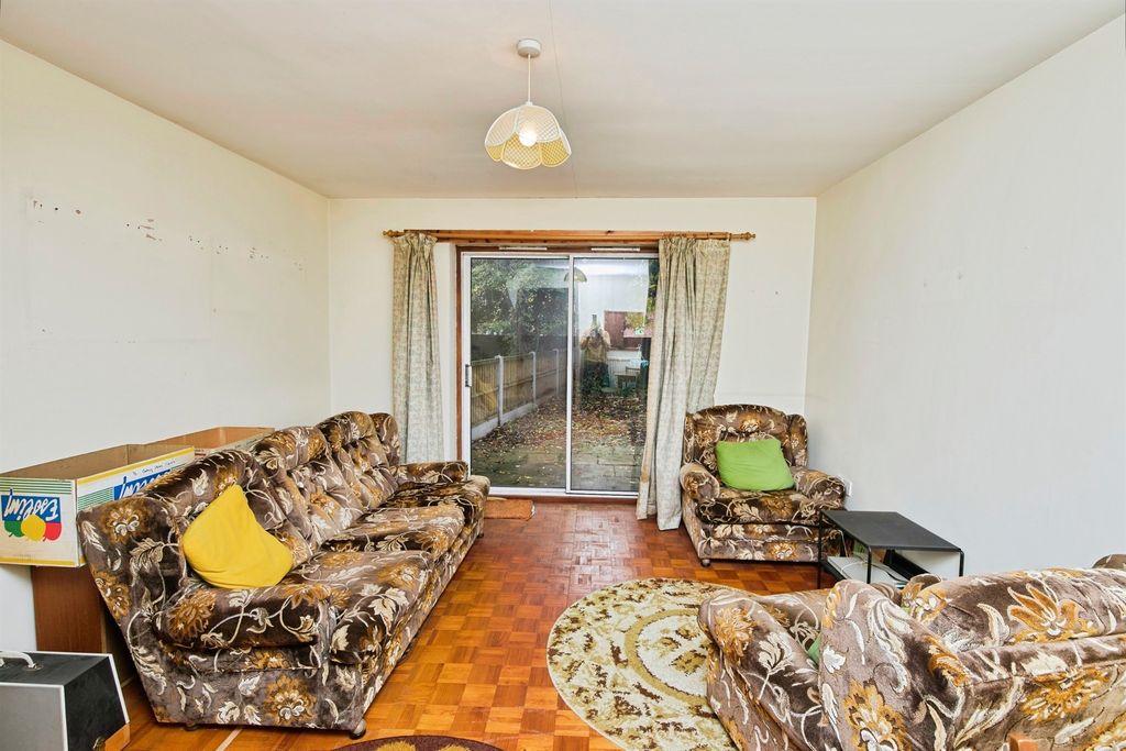 Property photo 3 of 12