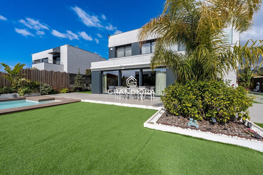 Property photo 2 of 50
