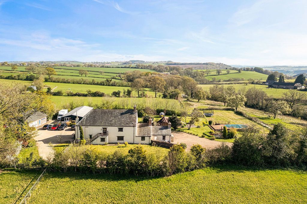 Property photo 2 of 35