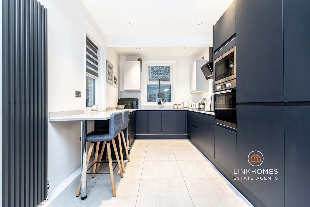 Property photo 2 of 30