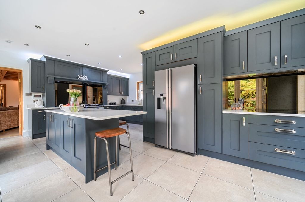 Property photo 2 of 60 1360380-7-68E9168Eed0E0-Arw-1