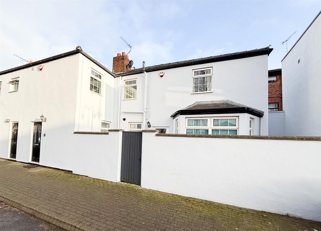 Property photo 1 of 9 External