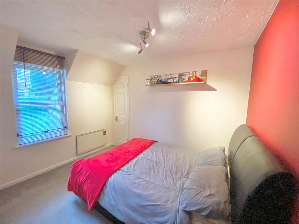 Property photo 3 of 8 26 Ash Bedroom.Jpg