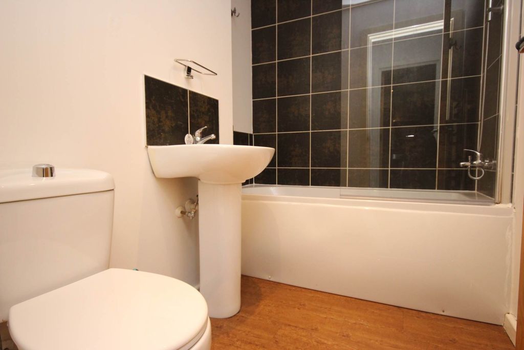 Property photo 3 of 5