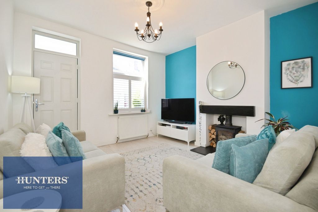 Property photo 2 of 17 Lounge