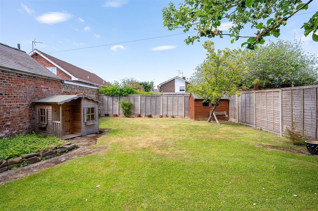 Property photo 3 of 24 Garden