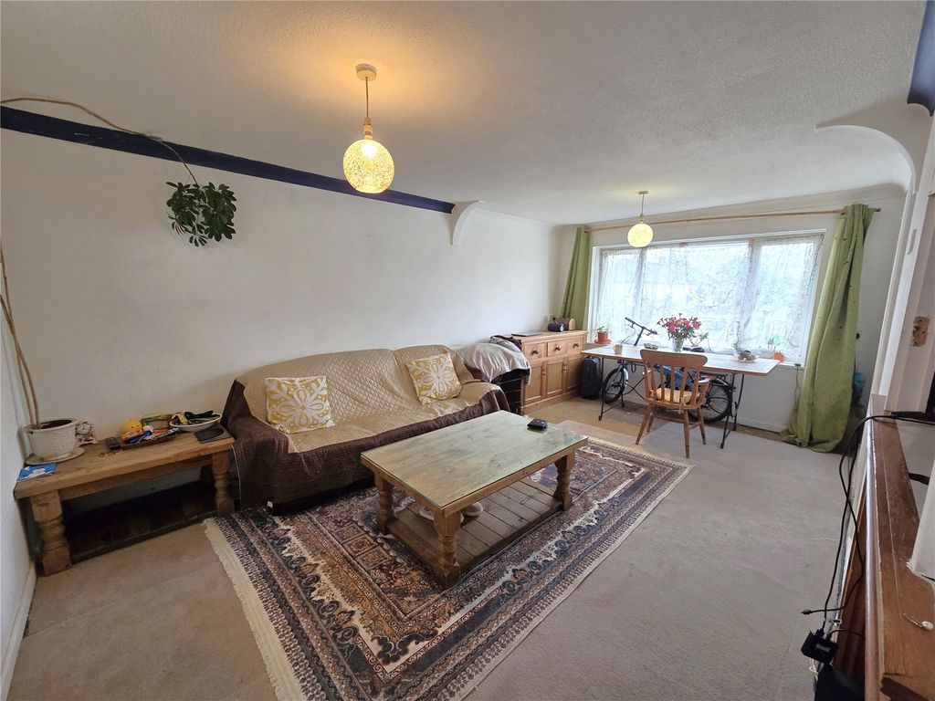 Property photo 2 of 6 Lounge