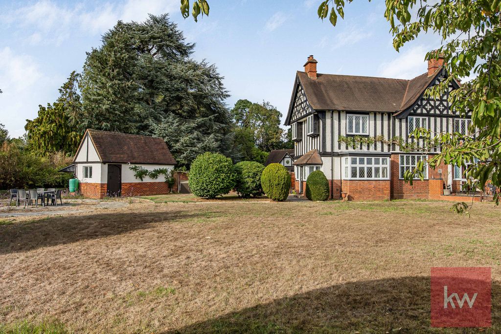 Property photo 3 of 32