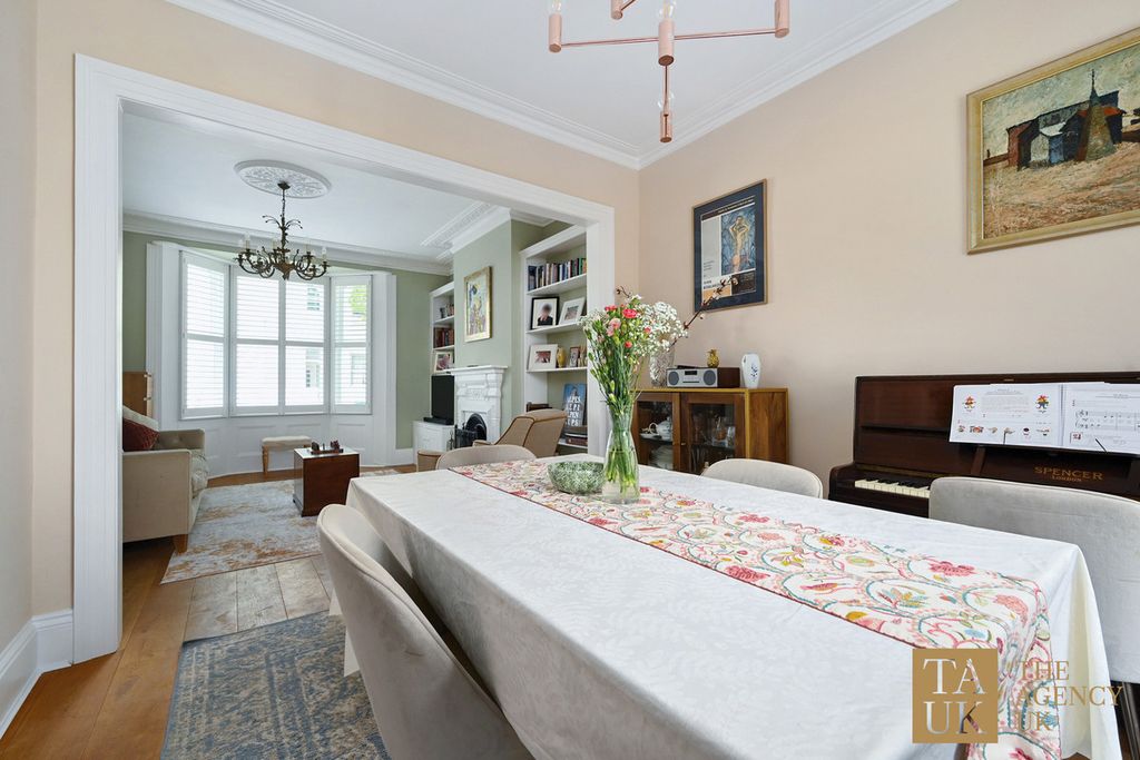 Property photo 2 of 31
