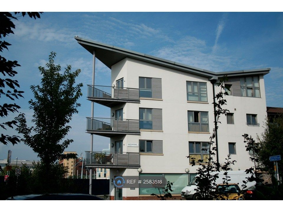 Property photo 1 of 10 Flat