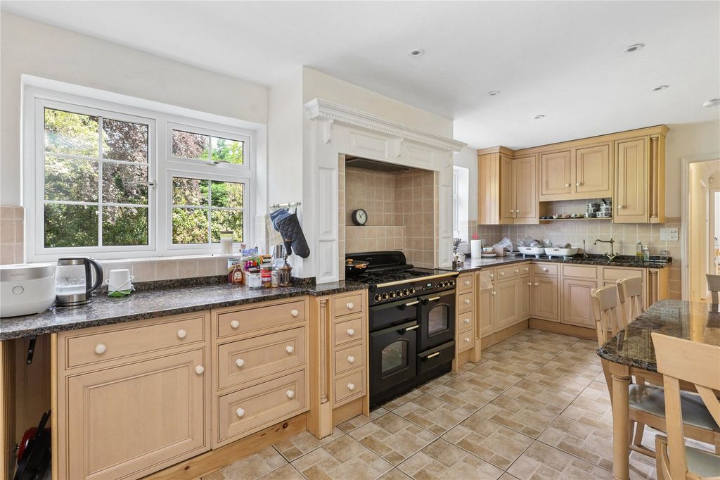 Property photo 2 of 17 Kitchen/Breakfast