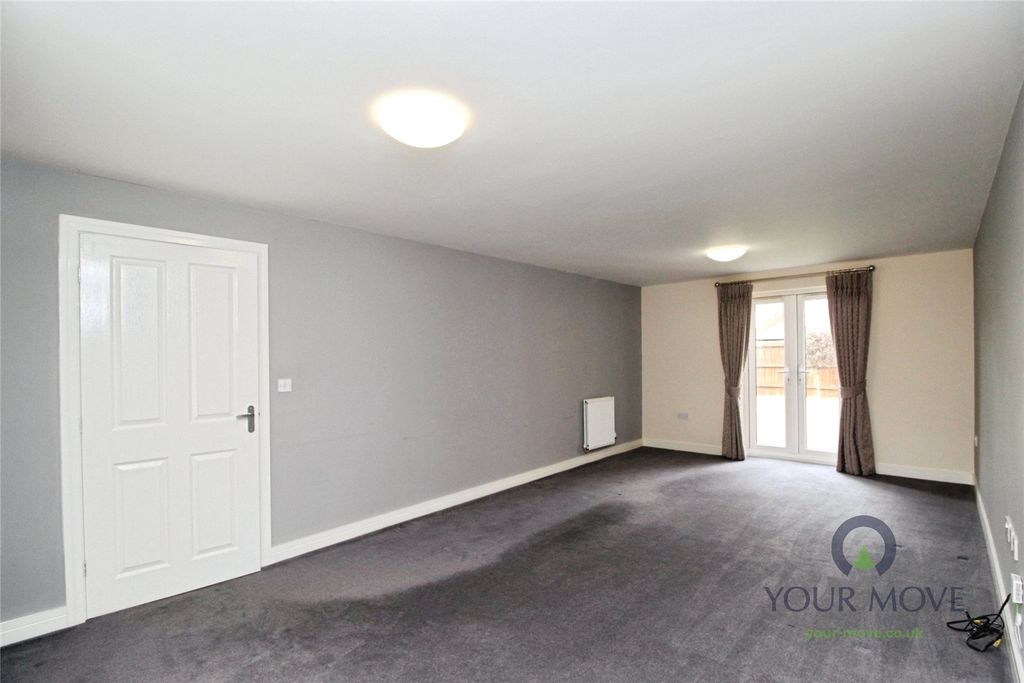 Property photo 3 of 28 Lounge